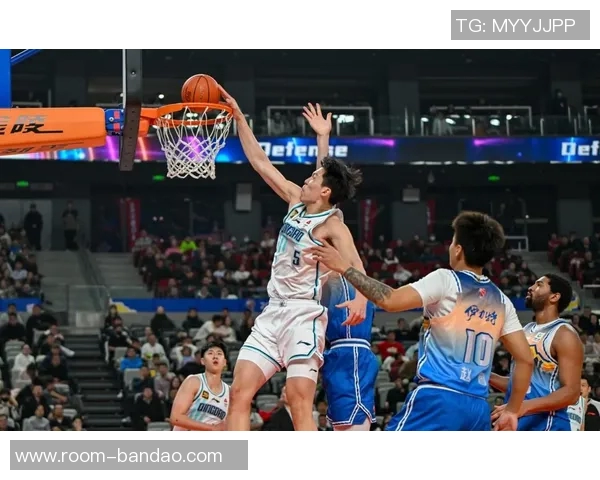 开拓者在半场战报中领先爵士21分阿夫迪亚贡献23分7篮板表现出色 开拓者在半场战报中领先爵士21分阿夫迪亚贡献23分7篮板表现出色